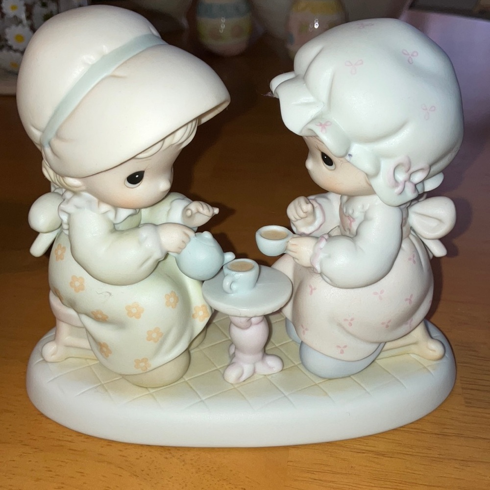 Charming vintage Precious Moments Figurine Set